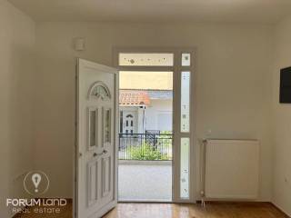 Forumland Real Estate, Είσοδος