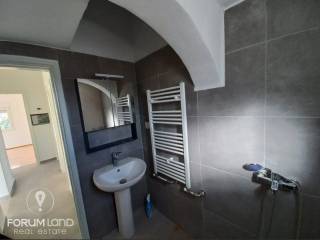 Forumland Real Estate, Μπάνιο