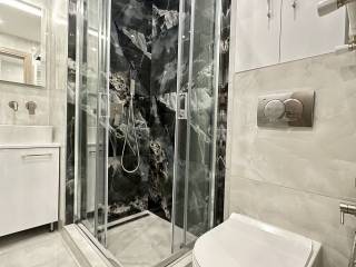 Forumland Real Estate, Μπάνιο με ντουζιέρα