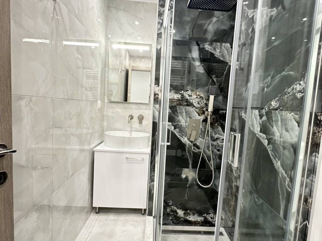 Forumland Real Estate, Μπάνιο με ντουζιέρα