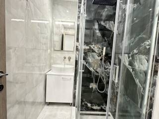 Forumland Real Estate, Μπάνιο με ντουζιέρα