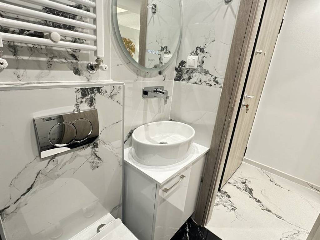 Forumland Real Estate, Μπάνιο