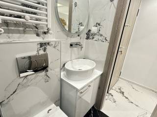 Forumland Real Estate, Μπάνιο