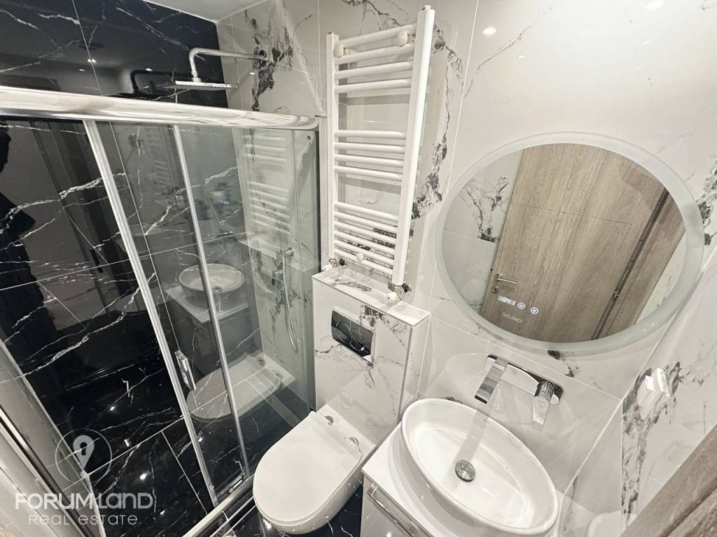 Forumland Real Estate, Μπάνιο με ντουζιέρα