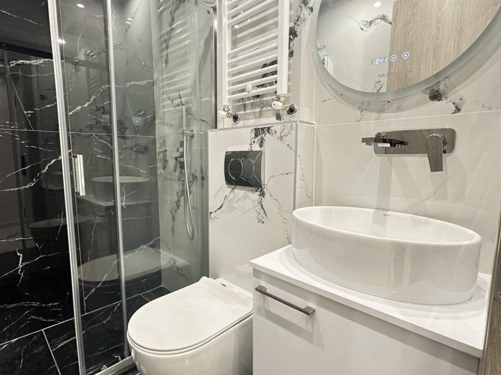 Forumland Real Estate, Μπάνιο με ντουζιέρα