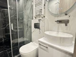 Forumland Real Estate, Μπάνιο με ντουζιέρα