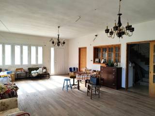 TO KATHISTIKO-TRAPEZARIA