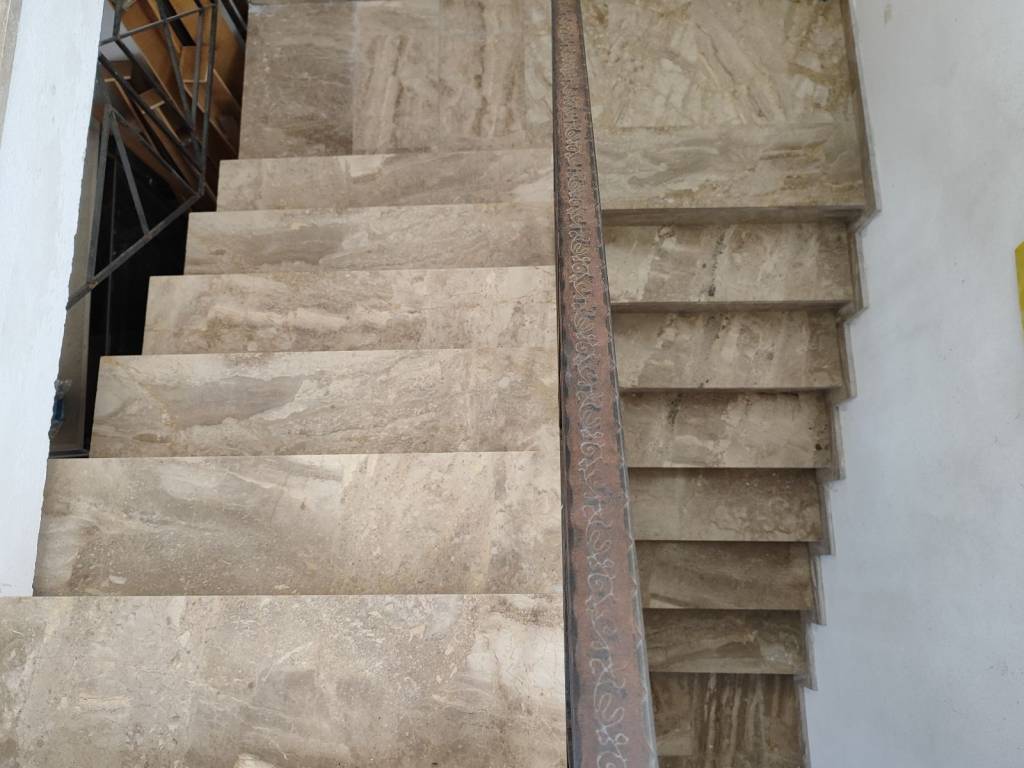 TO AKINETO DIATHETEI ESOTERIKE EPIKOINONIA ME MARMARINE SKALA