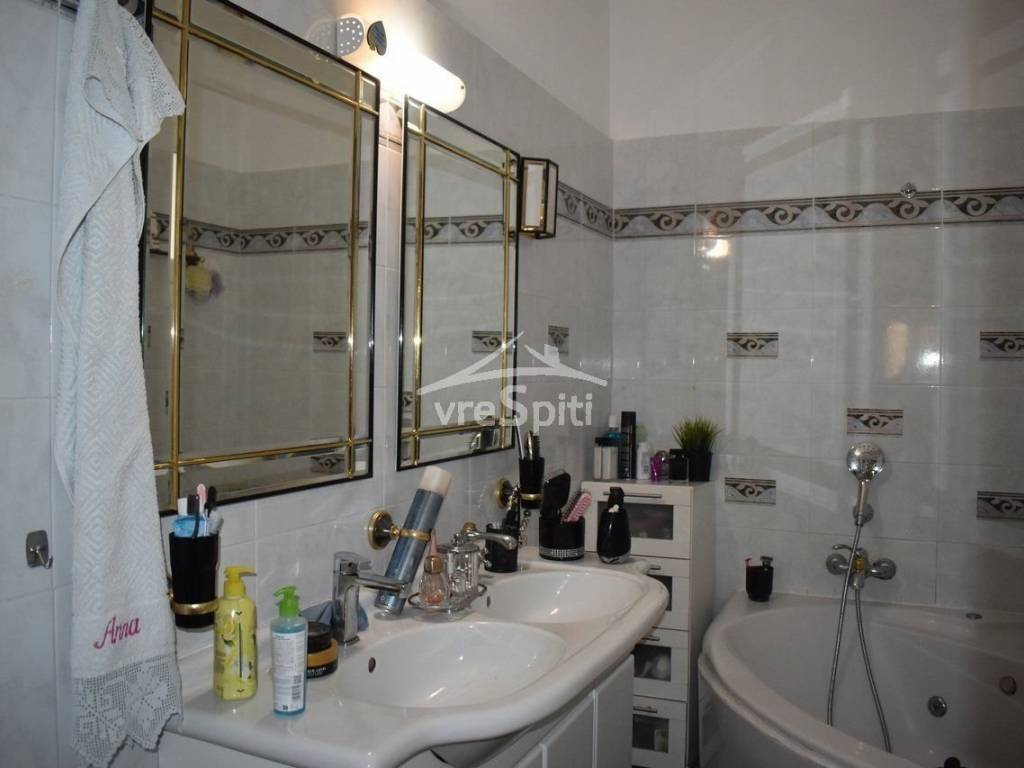 ΑΠΟΨΗ ΚΥΡΙΑΣ ΚΑΤΟΙΚΙΑΣ