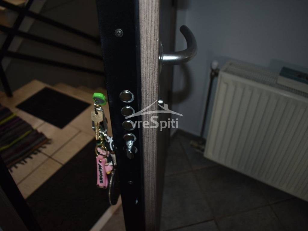 ΘΩΡΑΚΙΣΜΕΝΗ ΠΟΡΤΑ