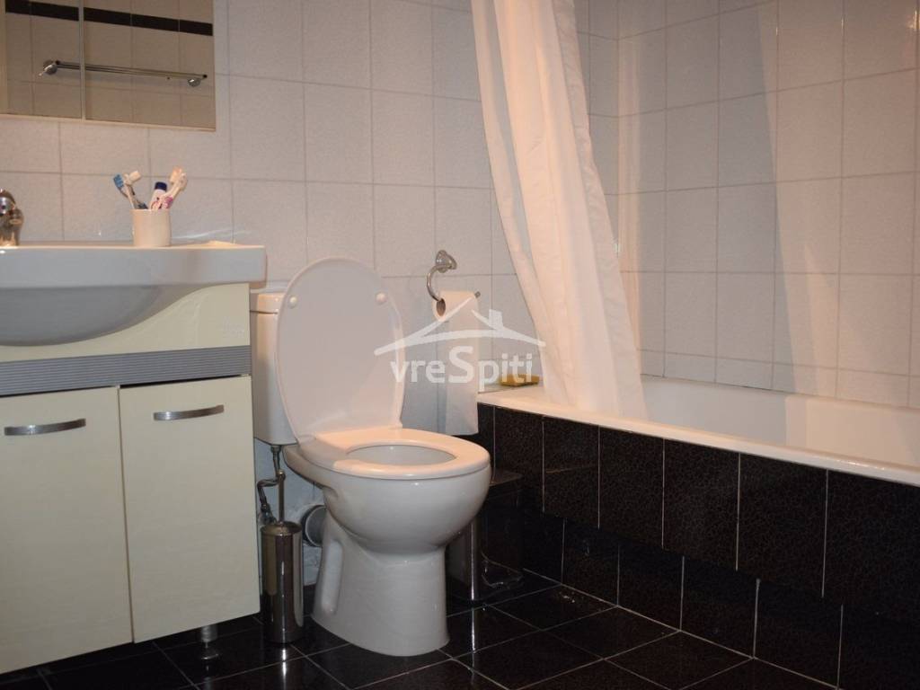 ΜΠΑΝΙΟ ΕΠΑΝΩ ΕΠΙΠΕΔΟΥ