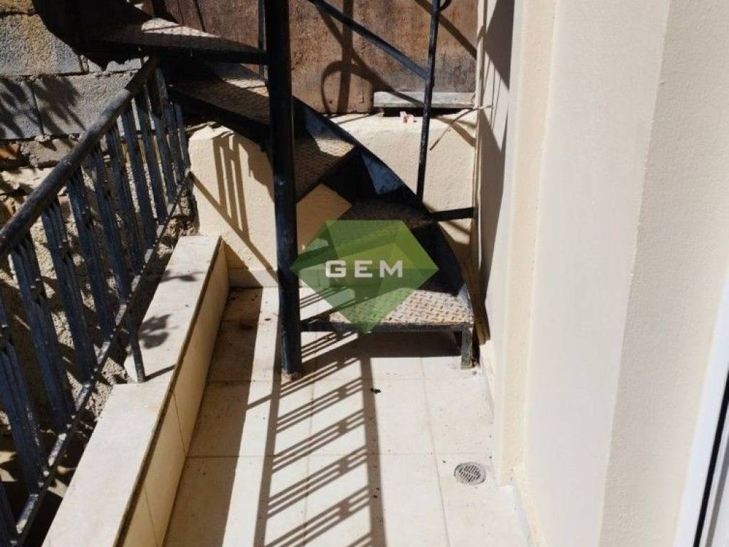 πίσω μπαλκόνι