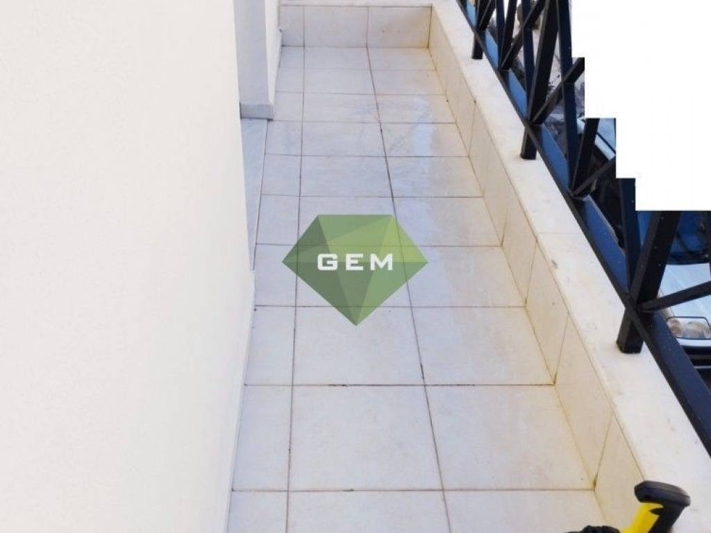 μπροστά μπαλκόνι