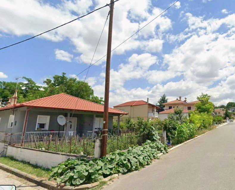 ΜΟΝΟΚΑΤΟΙΚΙΑ ΔΙΠΛΑ ΣΤΟ ΟΙΚΟΠΕΔΟ