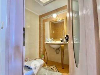 Forumland Real Estate, Μπάνιο