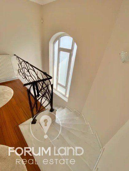 Forumland Real Estate, Εσωτερικές Σκάλες