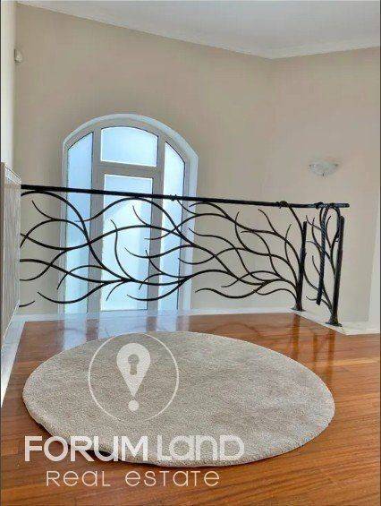 Forumland Real Estate, Εσωτερικές Σκάλες