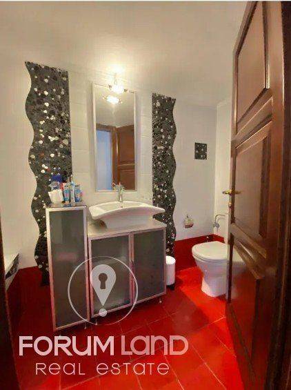 Forumland Real Estate, Μπάνιο