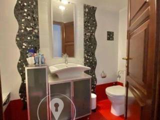 Forumland Real Estate, Μπάνιο