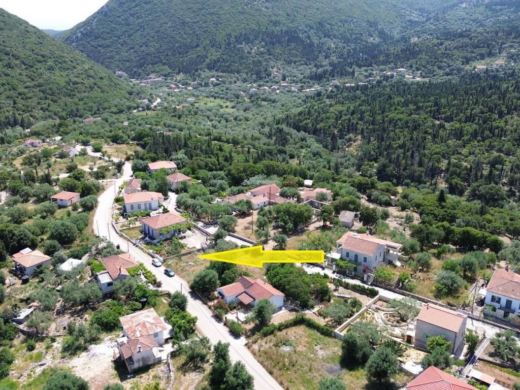 Aerial view and location of the land