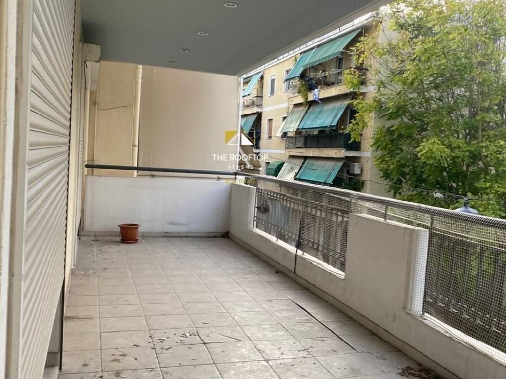 mpalkoni ( 2e eikona)