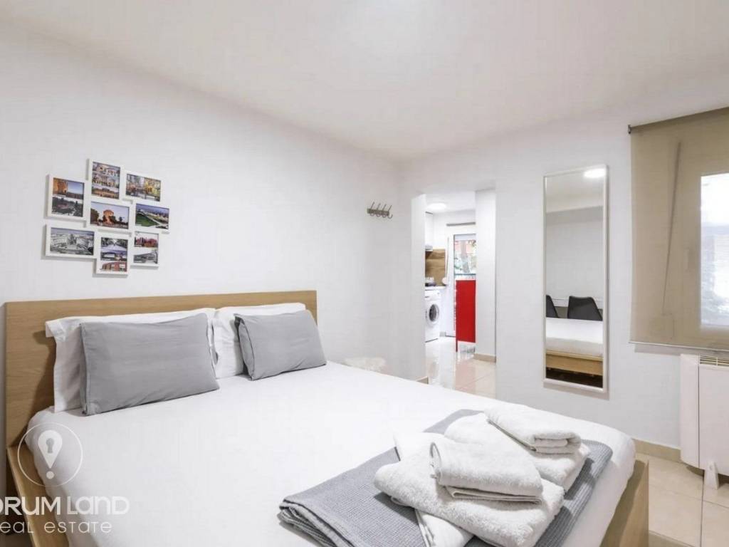 Forumland Real Estate, Studio