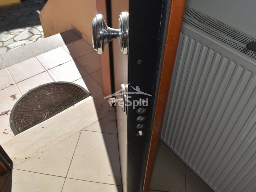 ΠΟΡΤΑ ΕΙΣΟΔΟΥ