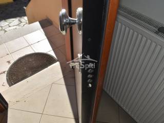 ΠΟΡΤΑ ΕΙΣΟΔΟΥ