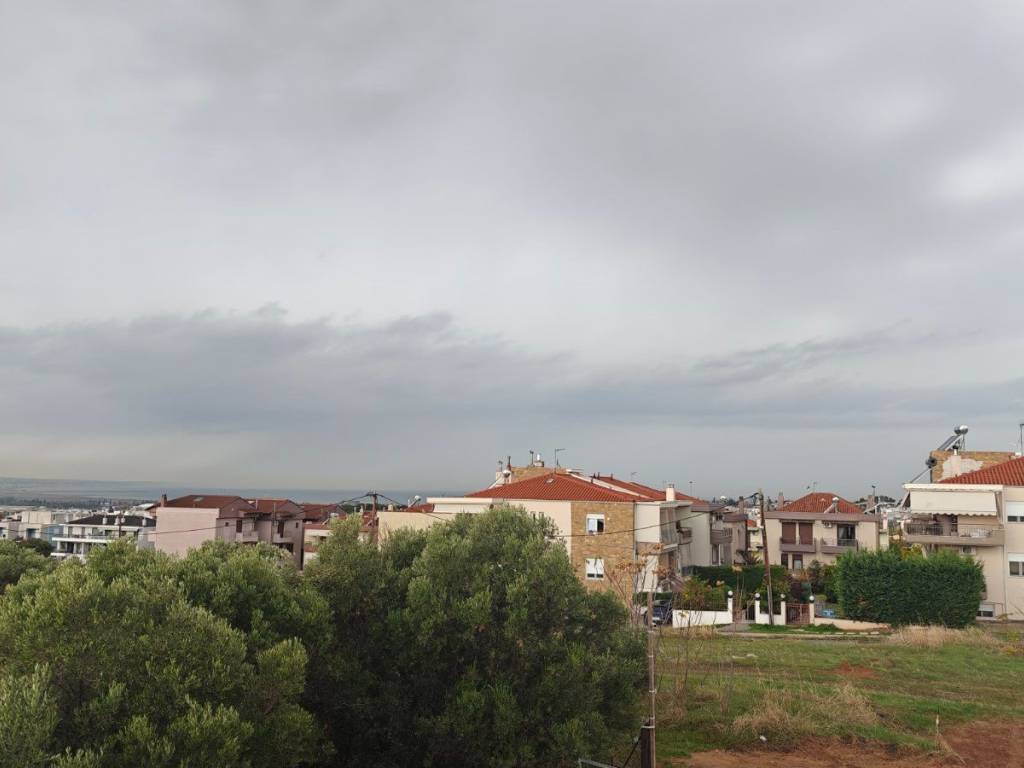 Θέα από τα δωμάτια του πρώτου ορόφου του διαμερίσματος