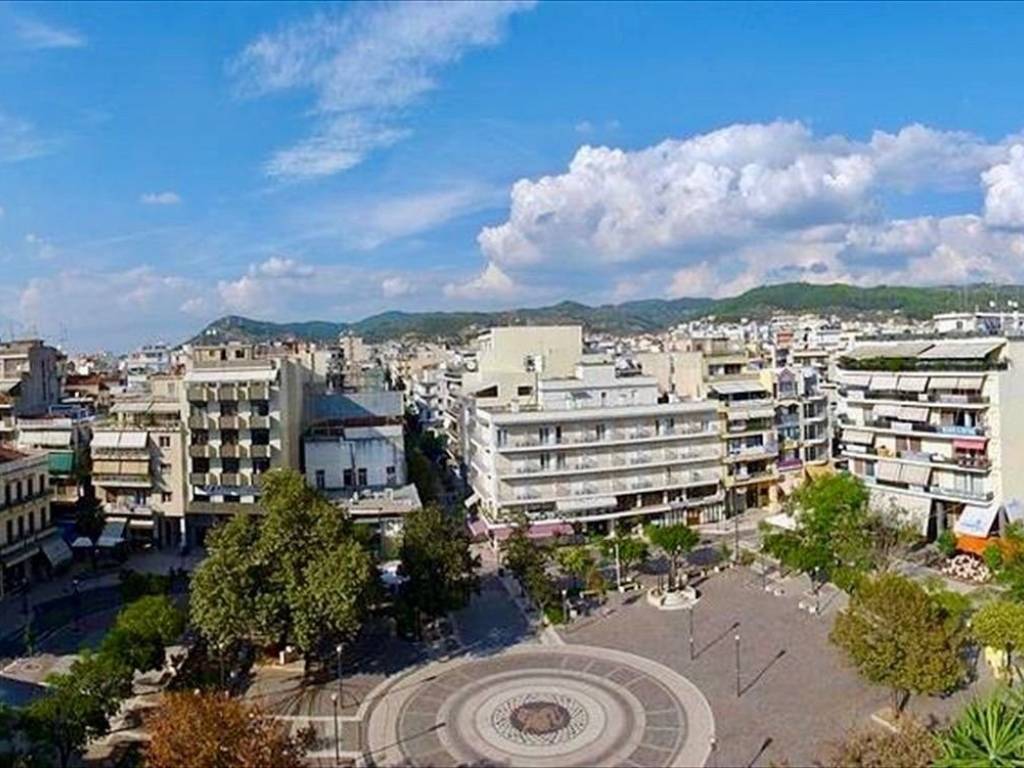 SE MIA ORAIA KAI ESYCHE GEITONIA TOY AGRINIOY