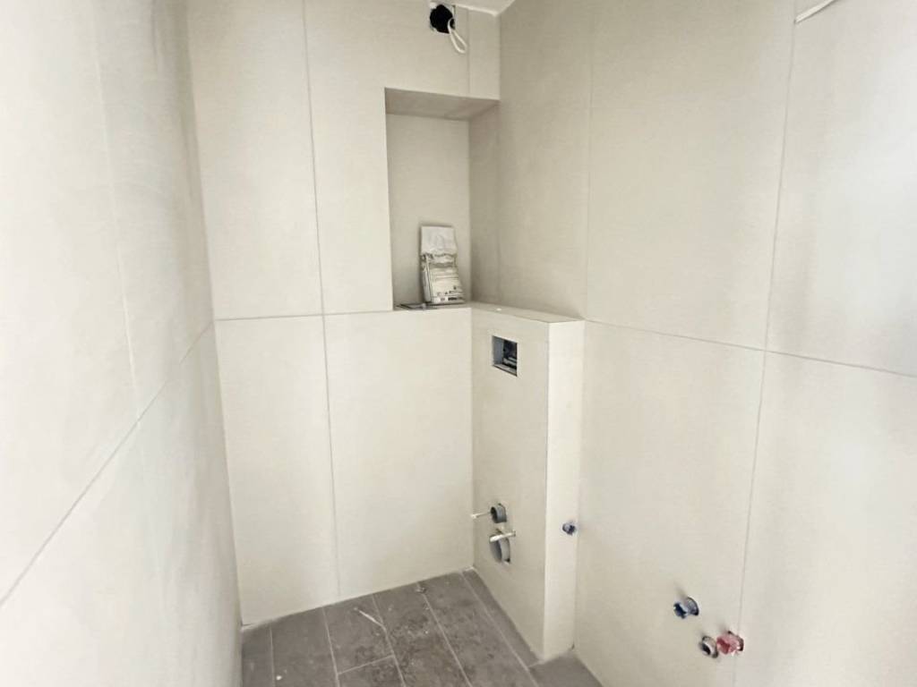 Forumland Real Estate, Μπάνιο