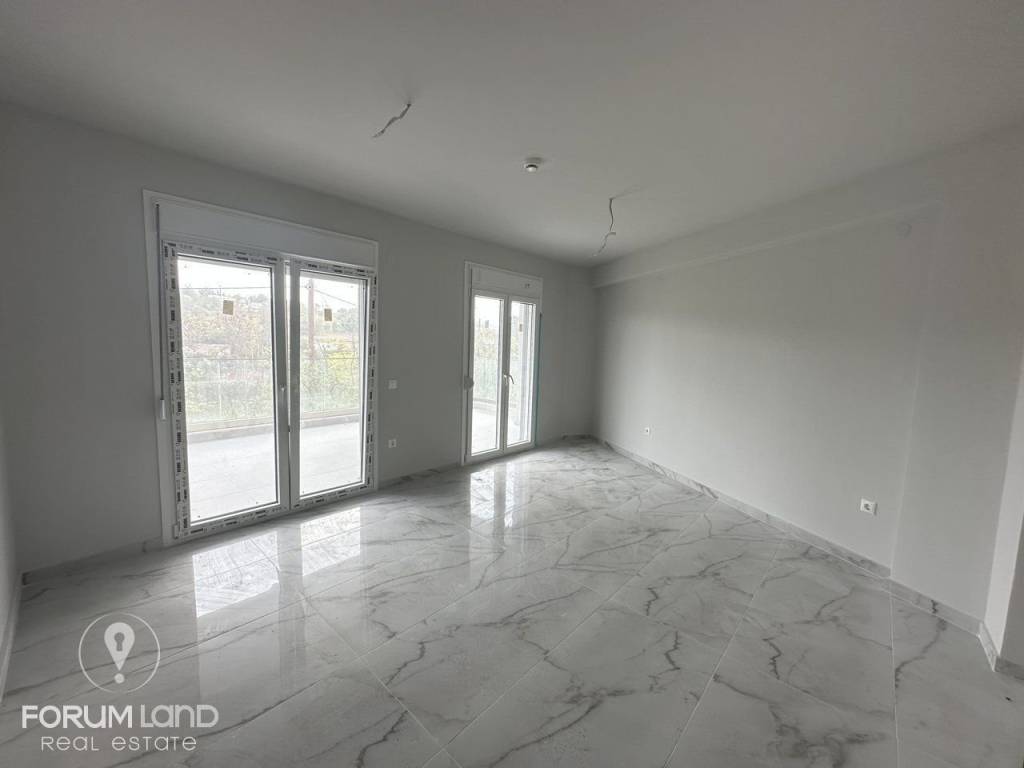 Forumland Real Estate, Σαλόνι