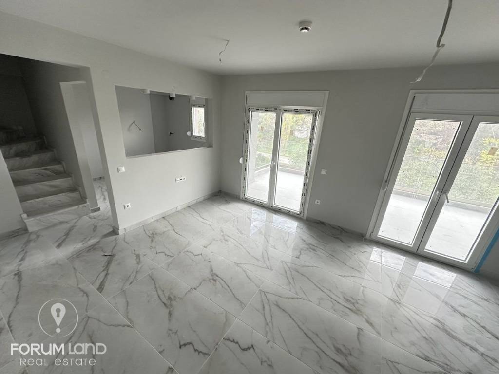 Forumland Real Estate, Σαλόνι