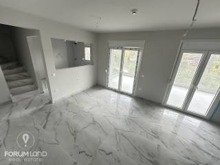 Forumland Real Estate, Σαλόνι