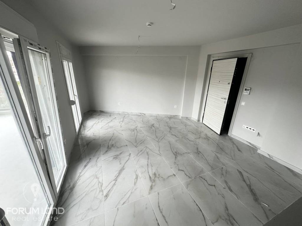 Forumland Real Estate, Σαλόνι