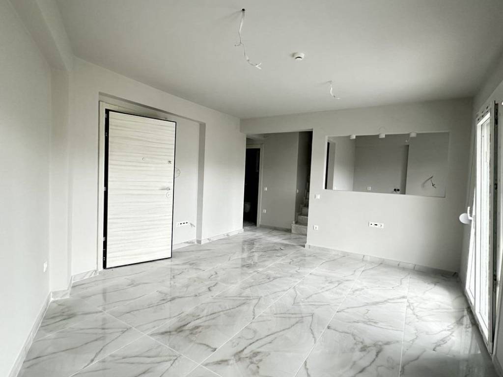 Forumland Real Estate, Σαλόνι