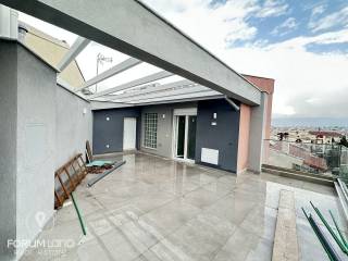 Forumland Real Estate, δώμα