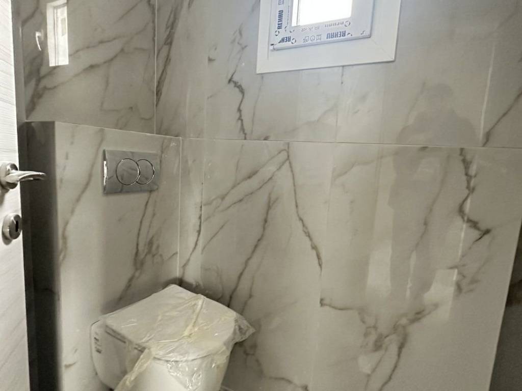 Forumland Real Estate, Μπάνιο