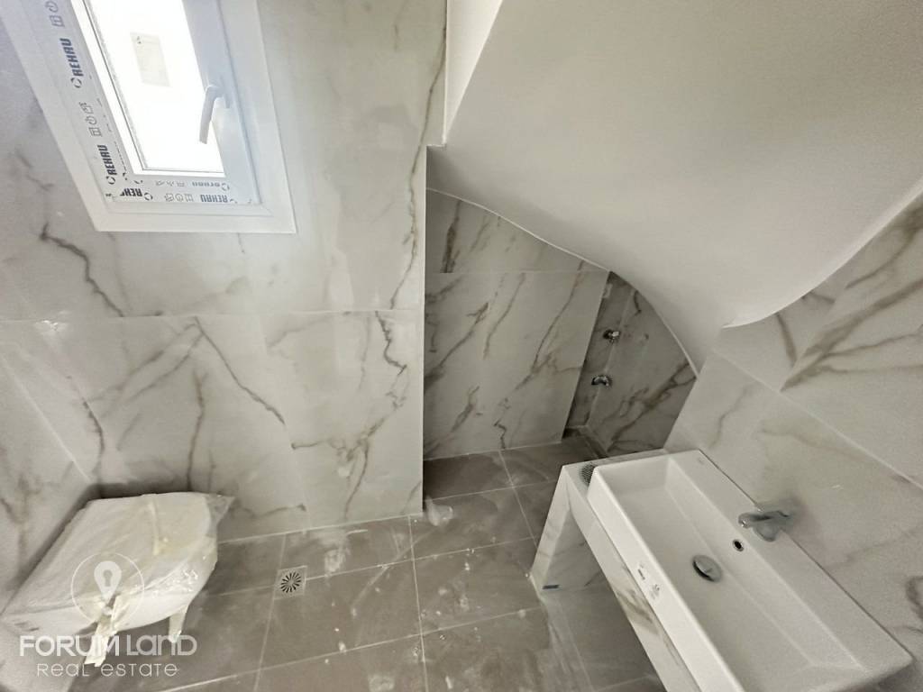 Forumland Real Estate, Μπάνιο