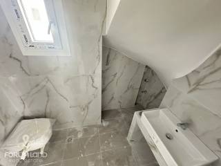 Forumland Real Estate, Μπάνιο