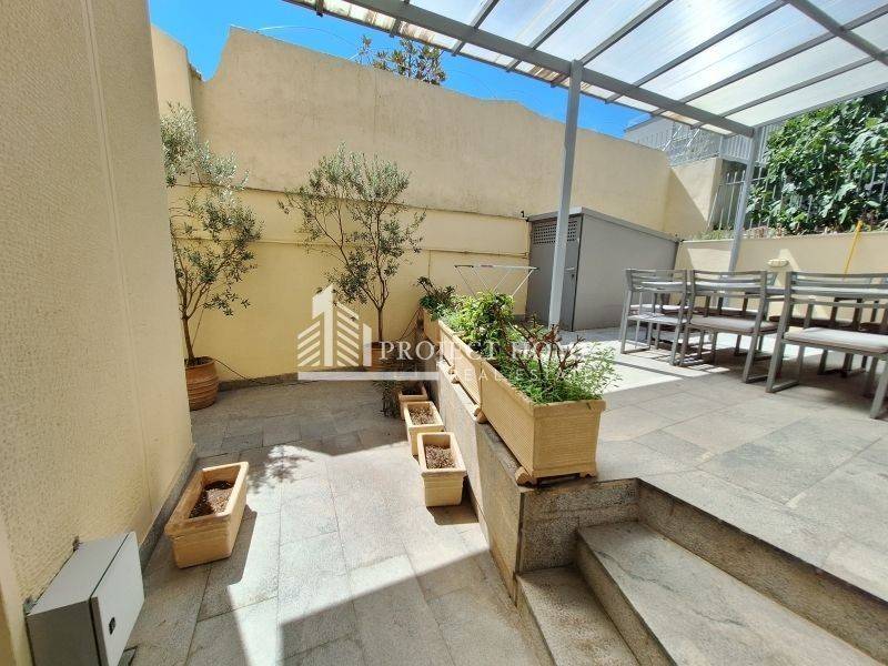 Θέα από μπαλκόνι