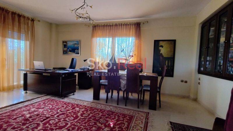 Γραφείο &amp; Τραπεζαρία