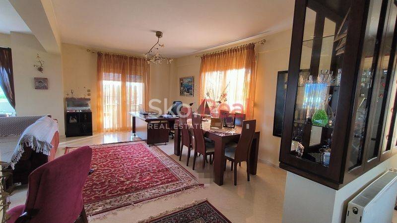 Γραφείο &amp; Τραπεζαρία