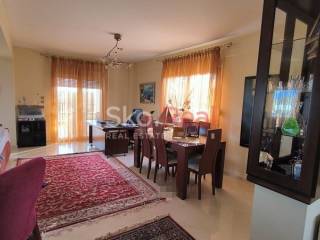 Γραφείο &amp; Τραπεζαρία