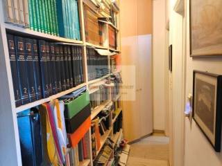 CORRIDOR WITH MANY CLOSET