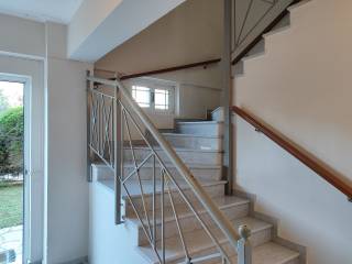 Η ΕΙΣΟΔΟΣ ΤΟΥ ΚΤΙΡΙΟΥ