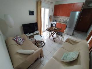 ANYPLACE MESITIKES YPERESIES