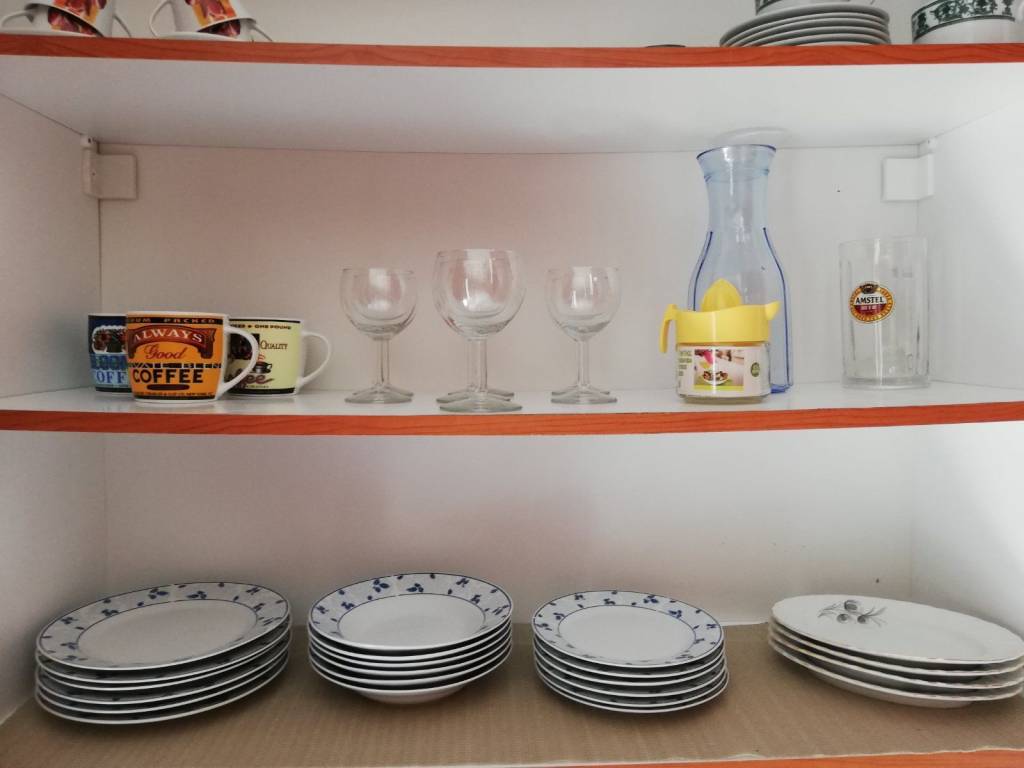 ANYPLACE MESITIKES YPERESIES