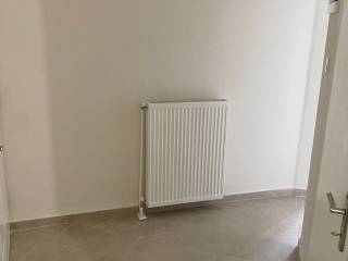 Διάδρομος που οδηγεί στο σαλόνι και στην κουζίνα