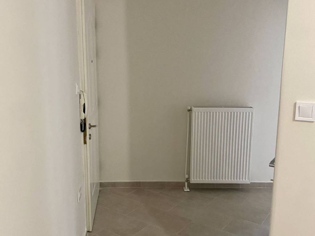 Διάδρομος που οδηγεί στο σαλόνι και στους υπόλοιπους χώρους